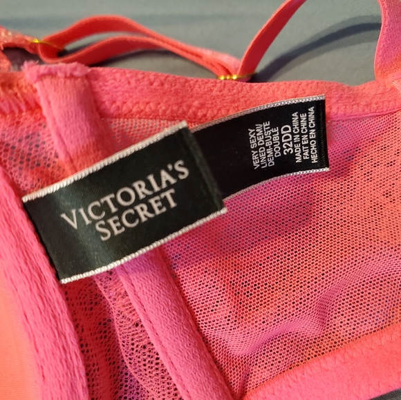 Bright Pink Victoria's Secret Very Sexy Bra 32DD - Picture 2 of 2